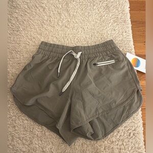Vuori Women's Clementine 4” Short 2.0 - XXS Light Oregano